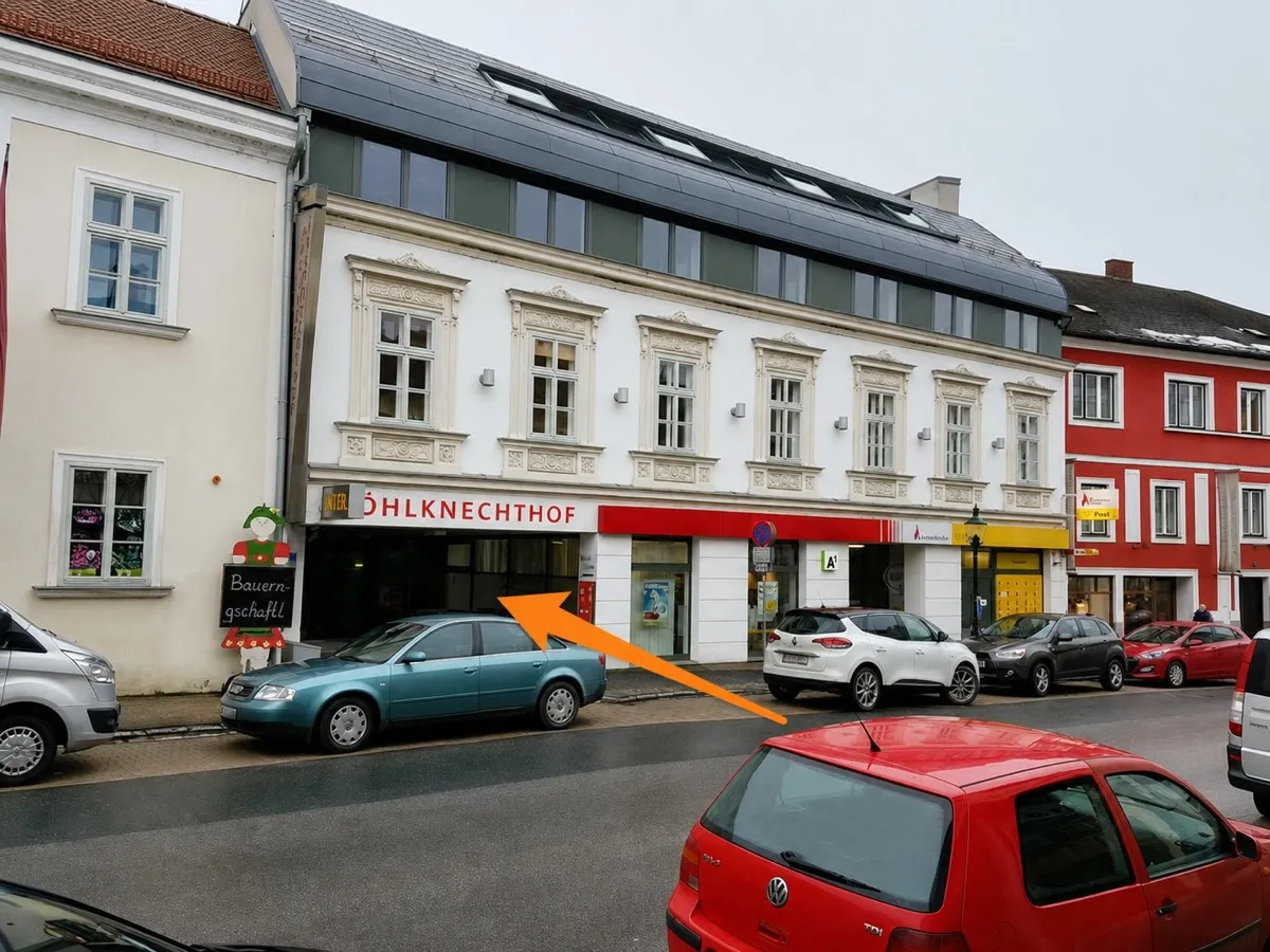 Eingang von der Prager Straße in die Öhlknechthof-Passage mit Richtungspfeil